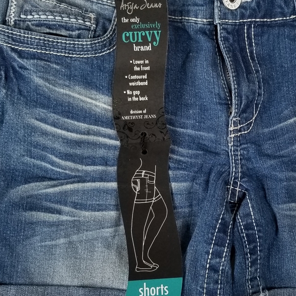 Ariya & Amethyst Jeans Blue Denim Curvy 11/12 Regular Booty Shorts With Cuffs - Picture 9 of 9
